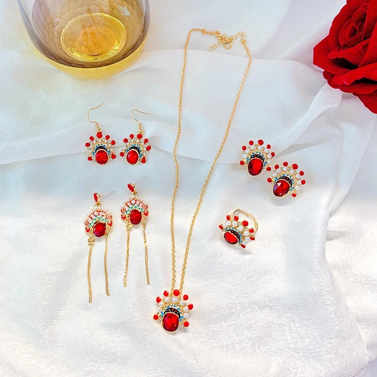 CLNLP Opera Face Necklace