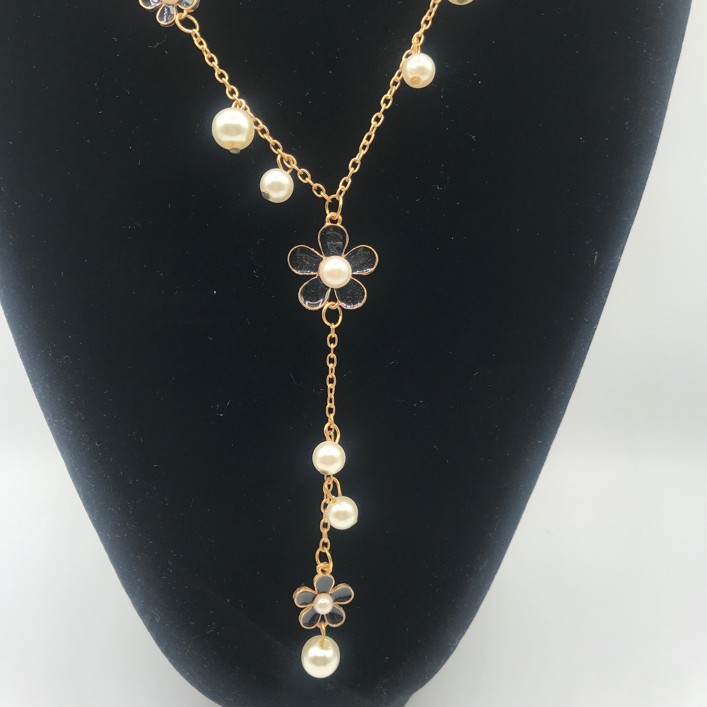 Five-petal flower with pearl sweater necklace