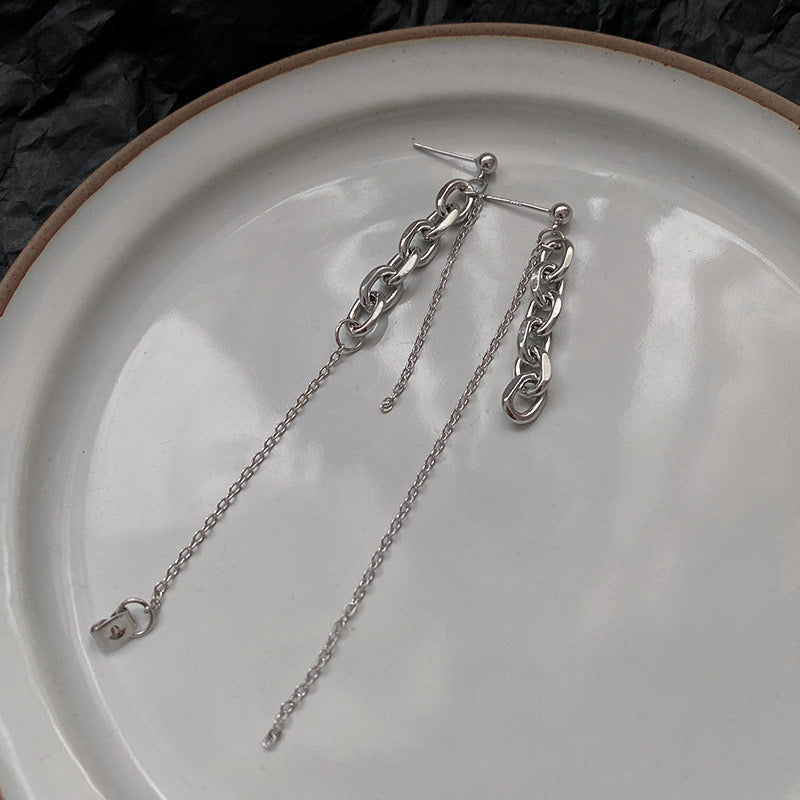 Asymmetric Two-Size Chain Earrings