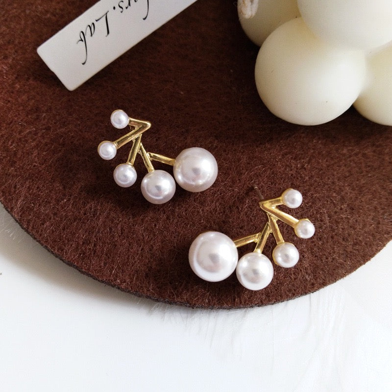 Growing Pearls Ear Stud