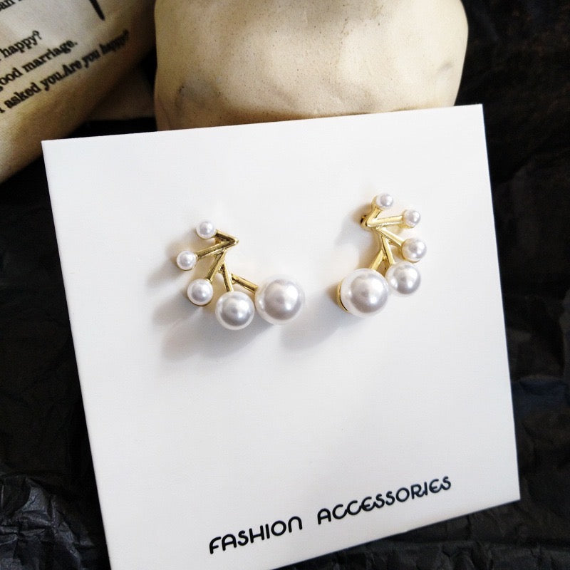 Growing Pearls Ear Stud