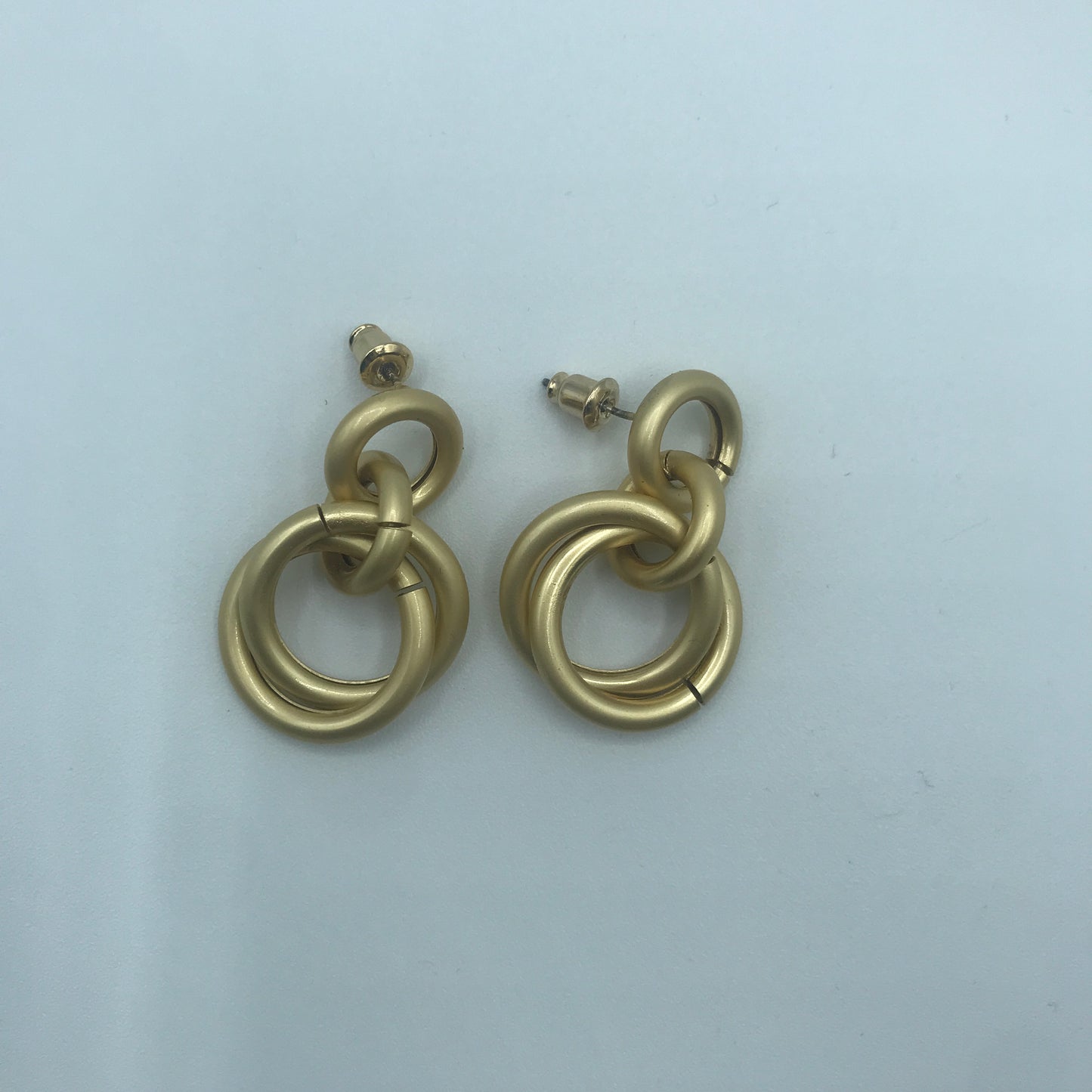 Linking crossed hoops earrings