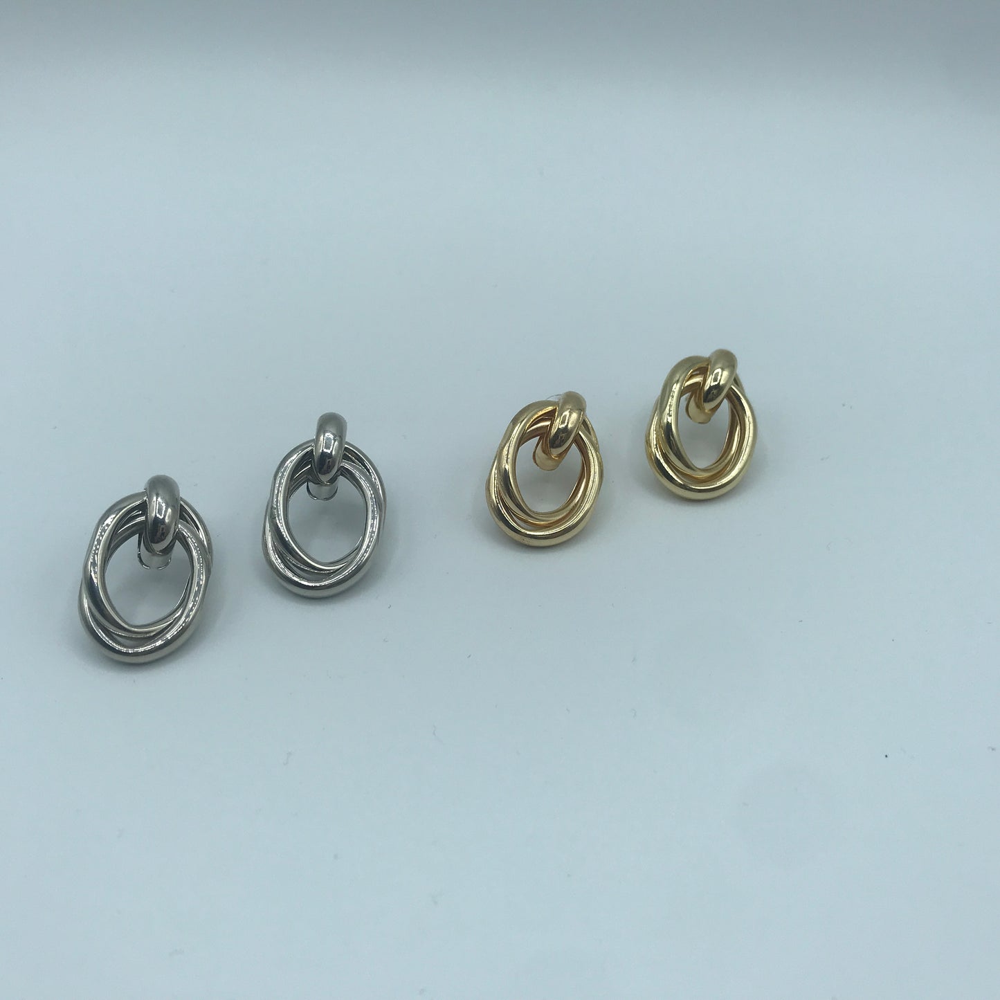 Crossed oval hoop earrings