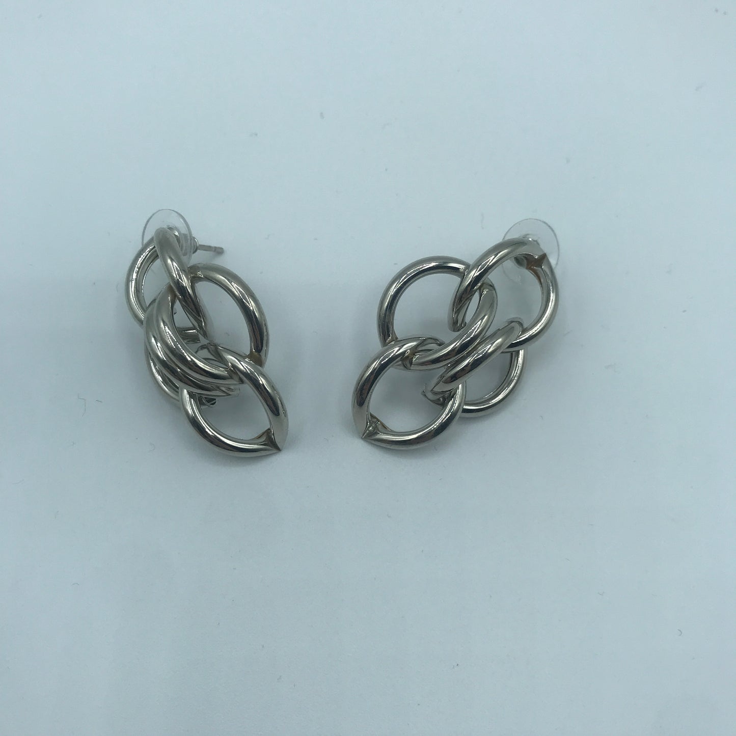 Interlocking hoop earrings