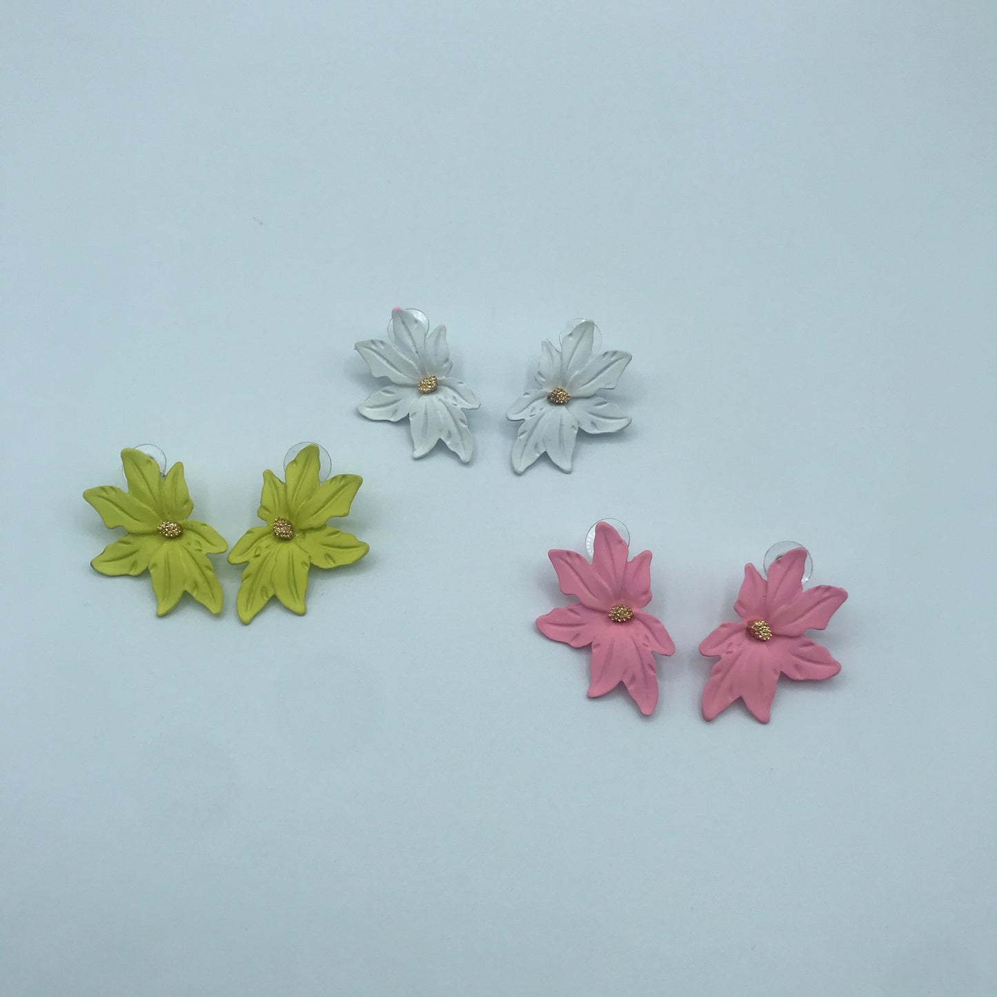 Dramatic flower stud earrings