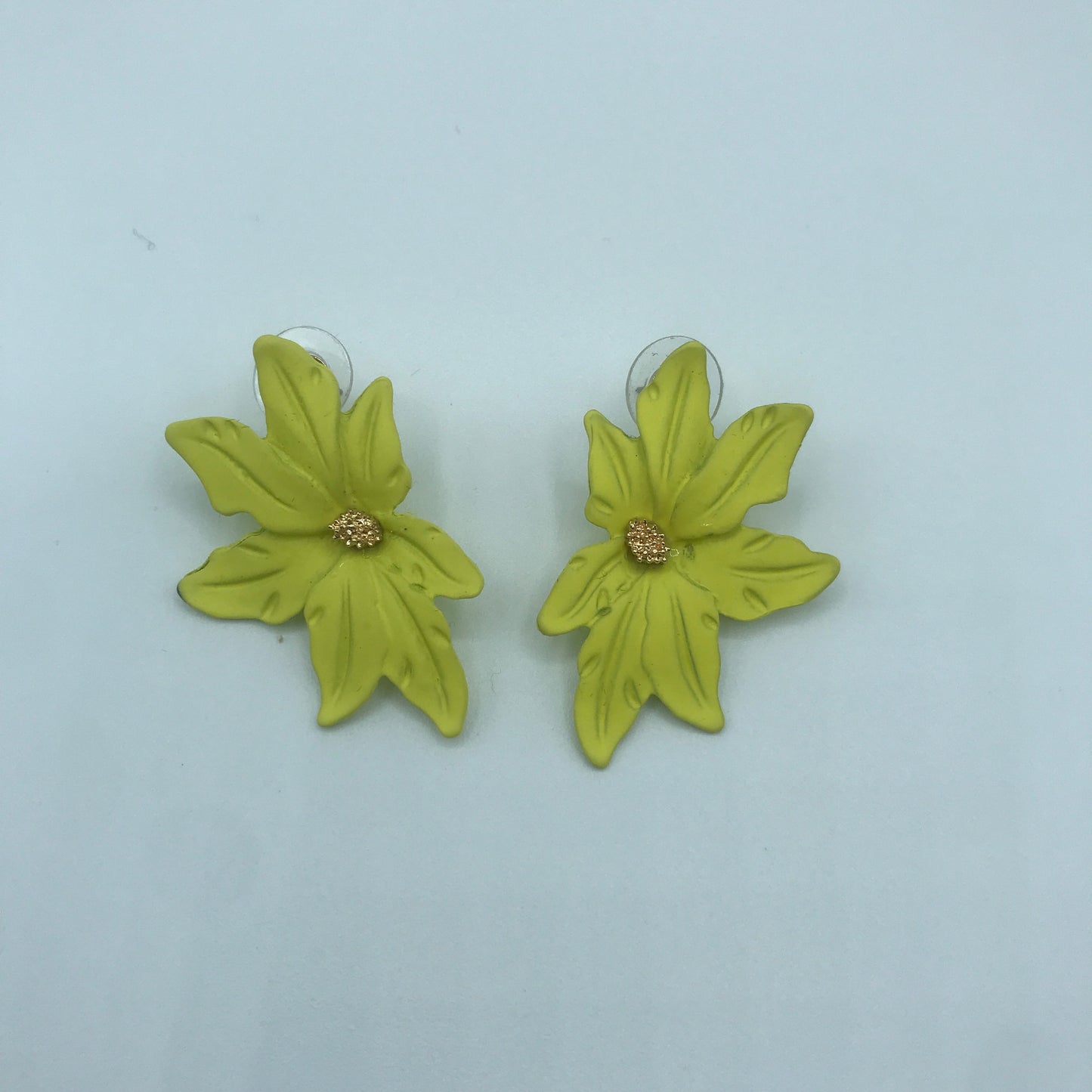 Dramatic flower stud earrings