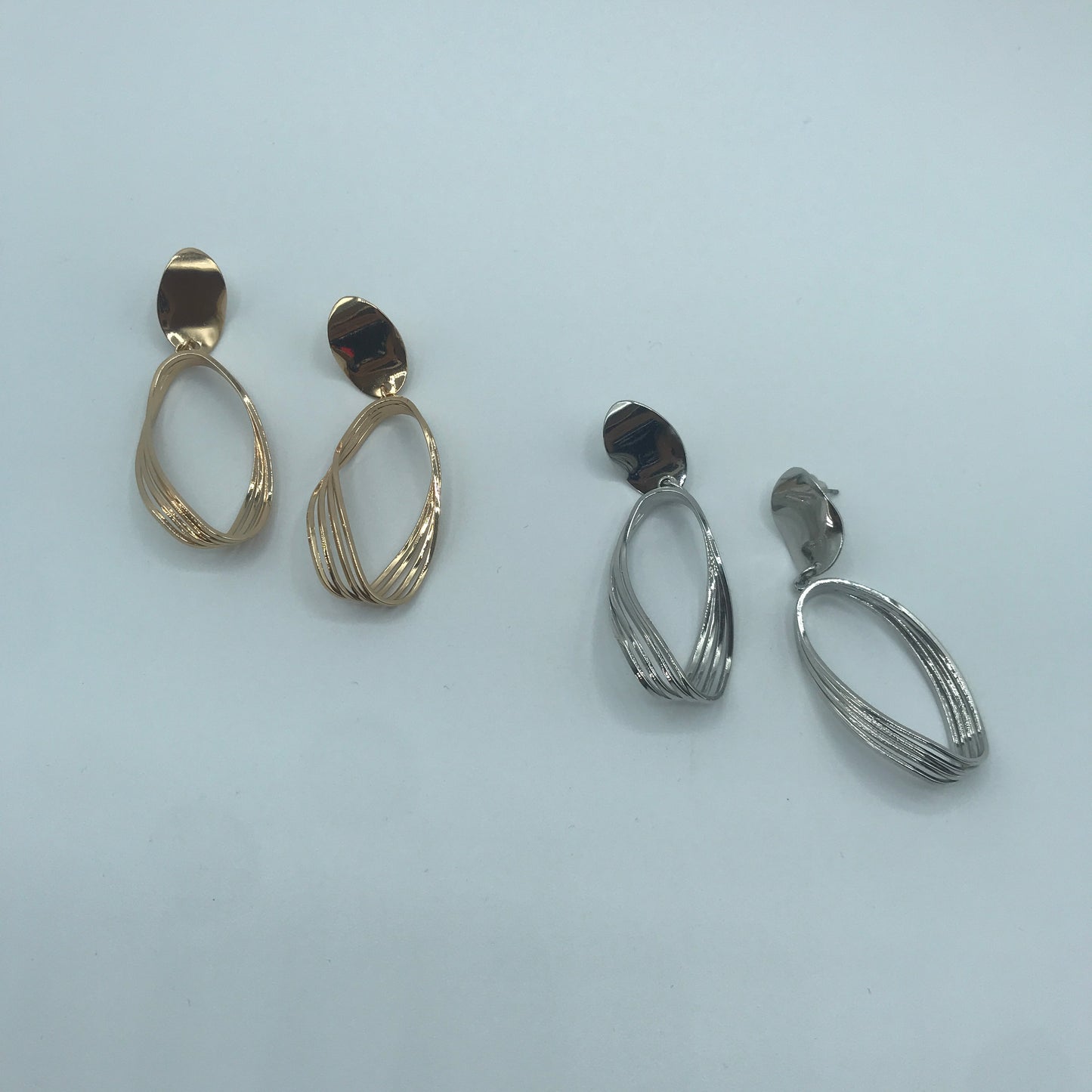 Curved Triple-lines Oval Earrings