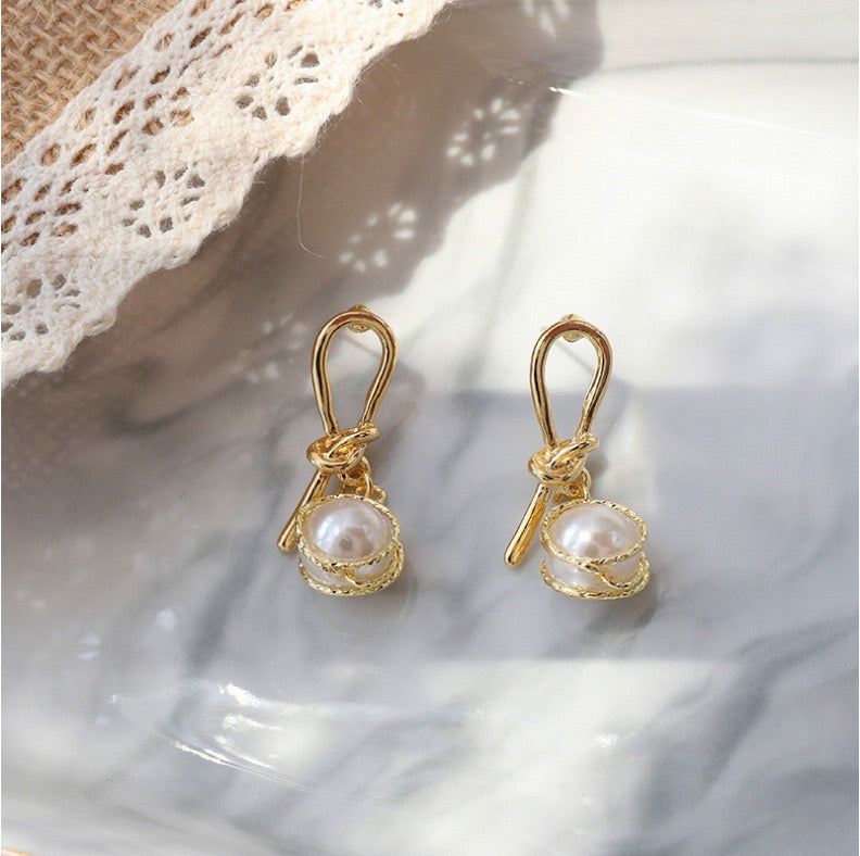 Knotted Gold Wired Single Pearl Short Earrings