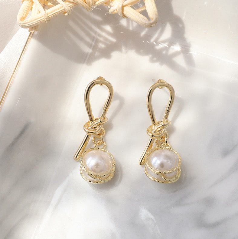 Knotted Gold Wired Single Pearl Short Earrings