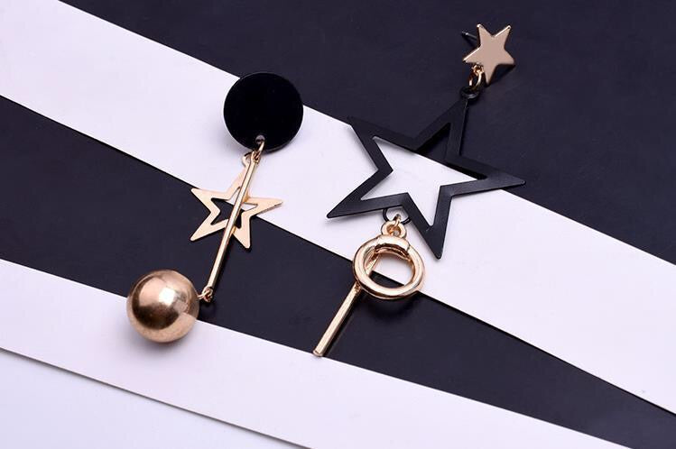 Asymmetric Black Gold Star Slinky Earrings