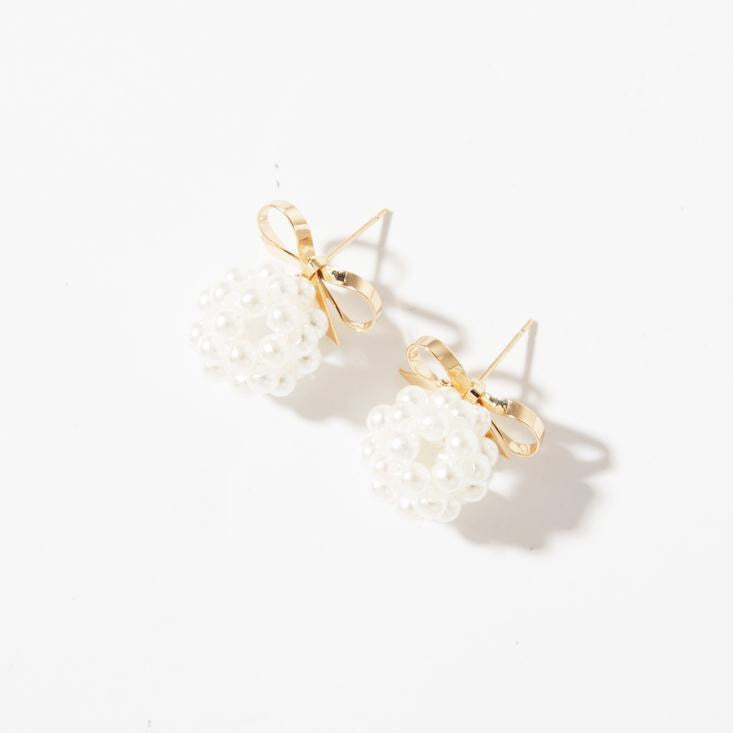 Bowknot with Pearl Hydrangea Earring