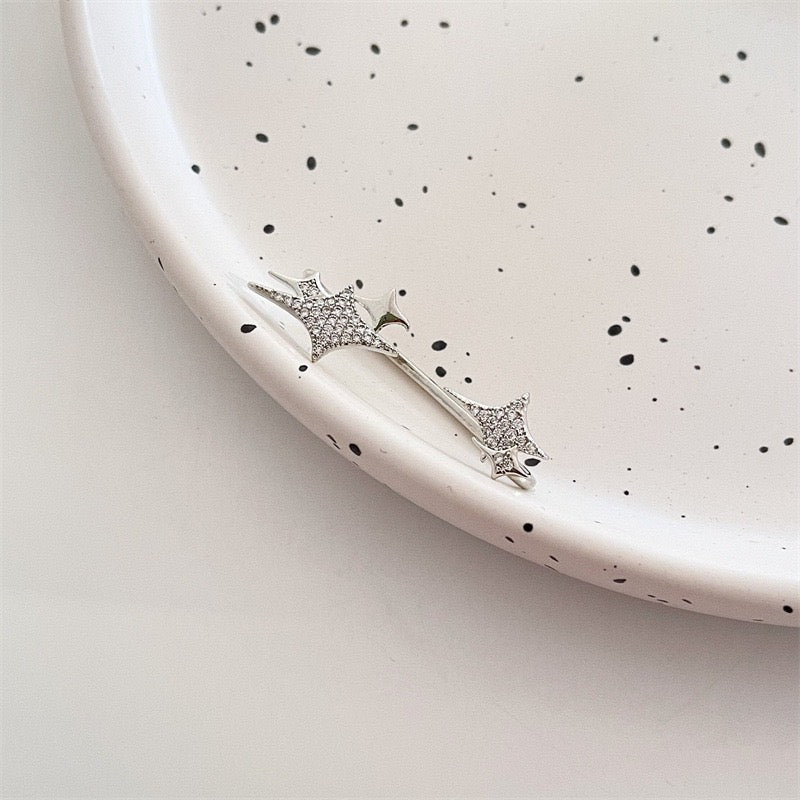 Single Four-Pointed Stars Ear Clip