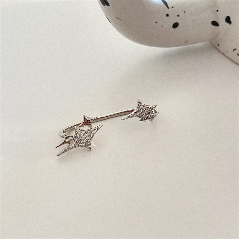 Single Four-Pointed Stars Ear Clip