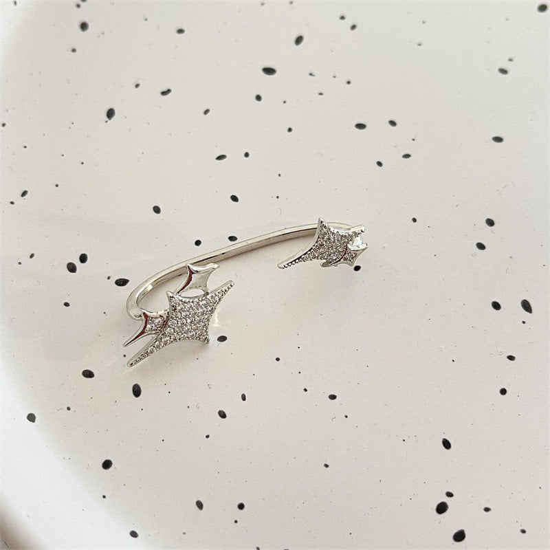 Single Four-Pointed Stars Ear Clip