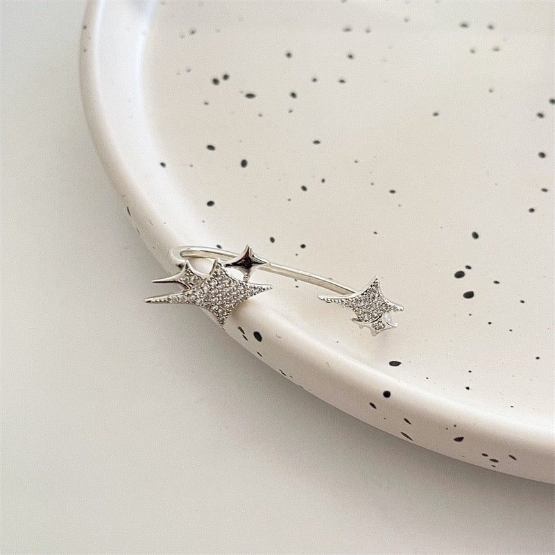 Single Four-Pointed Stars Ear Clip