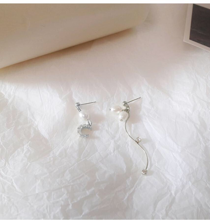 Asymmetric Rhinestone Moon with Pearls Earrings