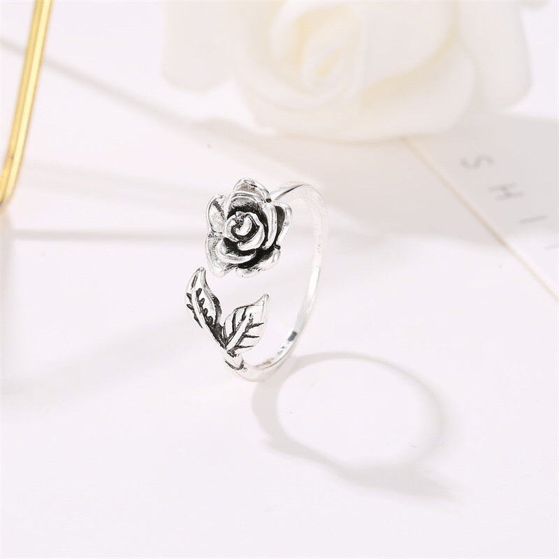 Adjustable vintage rose open ring