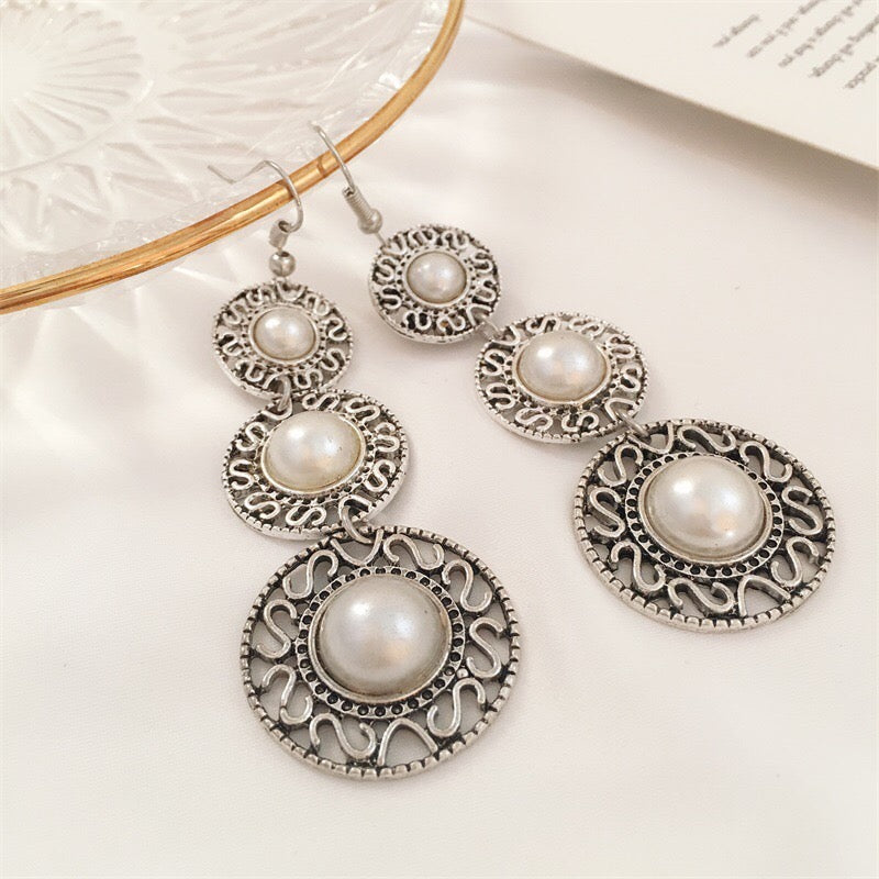 Triple pearl hat earrings