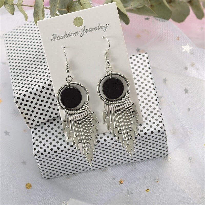 Vintage round v-shaped tassel earrings