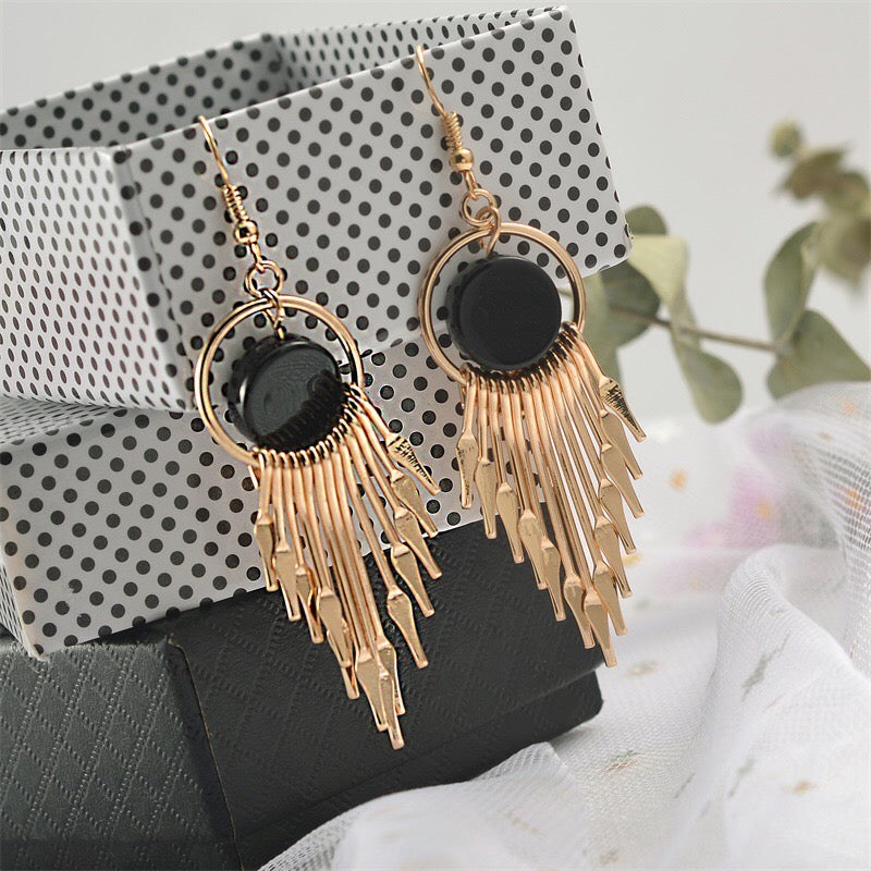 Vintage round v-shaped tassel earrings