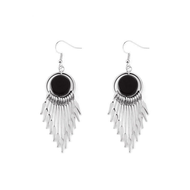 Vintage round v-shaped tassel earrings