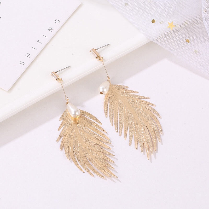 One feather with pearl drop earrings