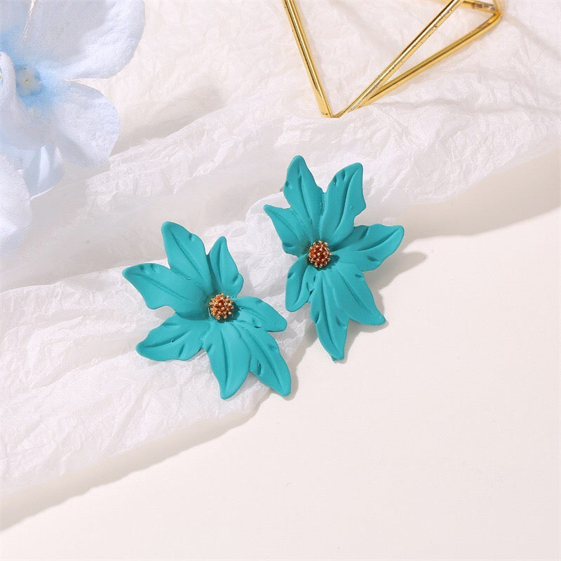 Dramatic flower stud earrings