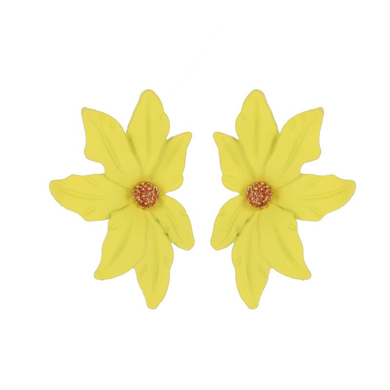 Dramatic flower stud earrings