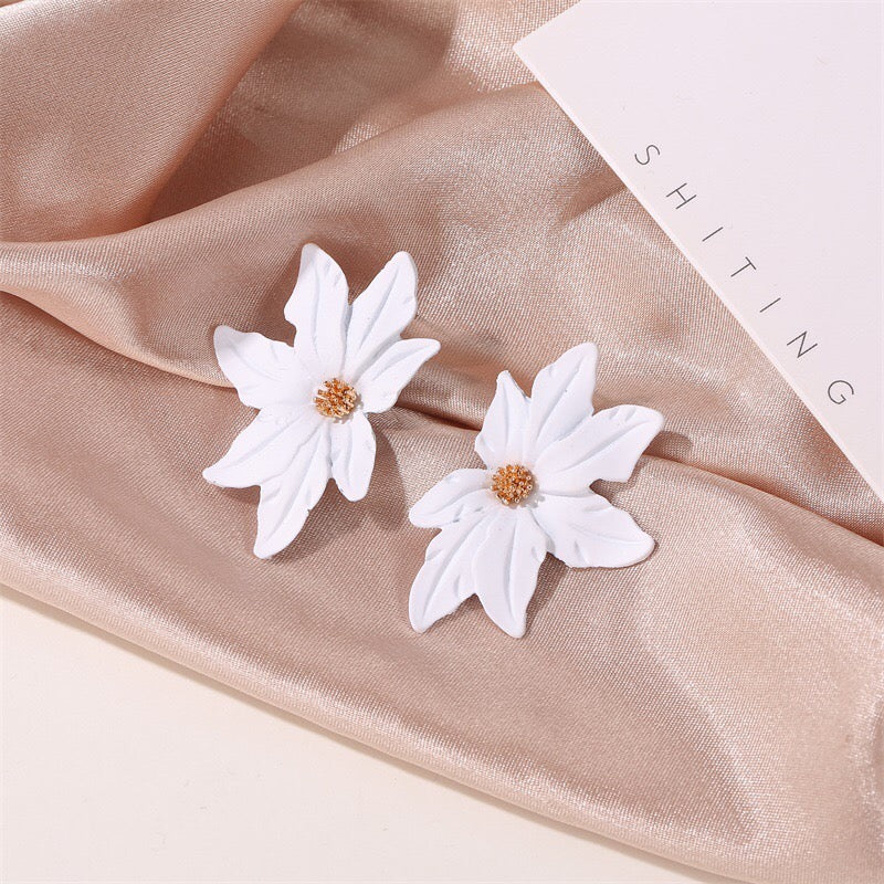 Dramatic flower stud earrings