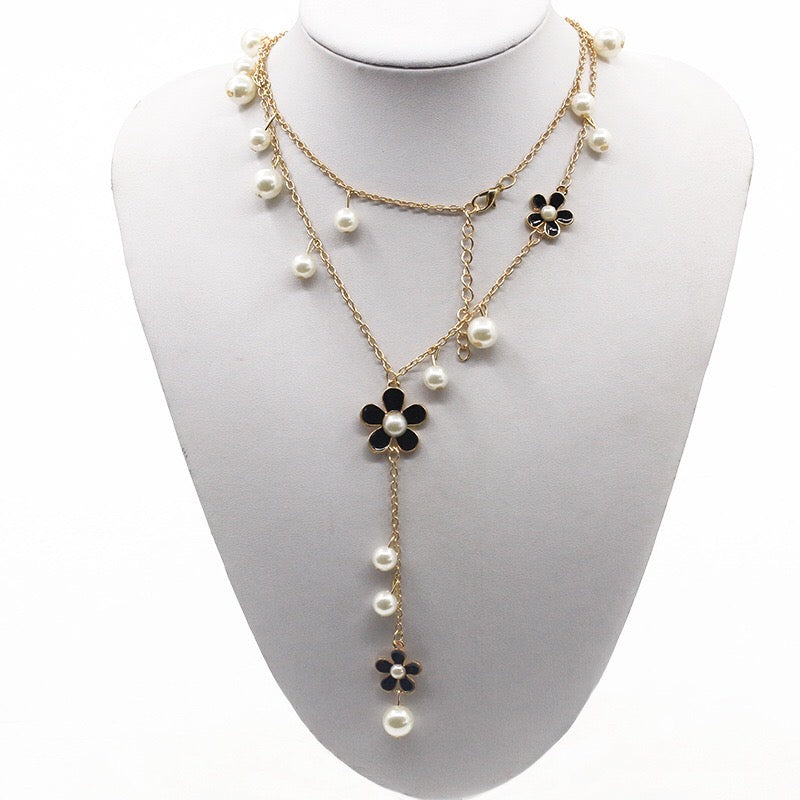 Five-petal flower with pearl sweater necklace