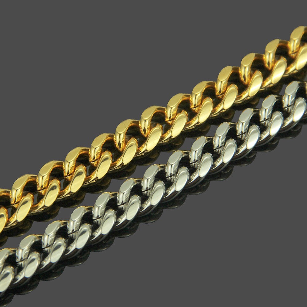 Studded curb chain bracelet