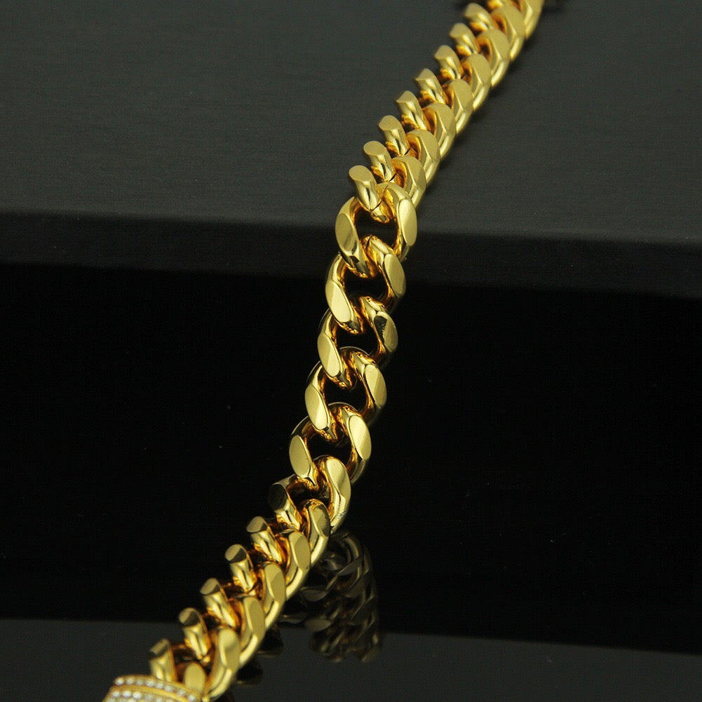 Studded curb chain bracelet