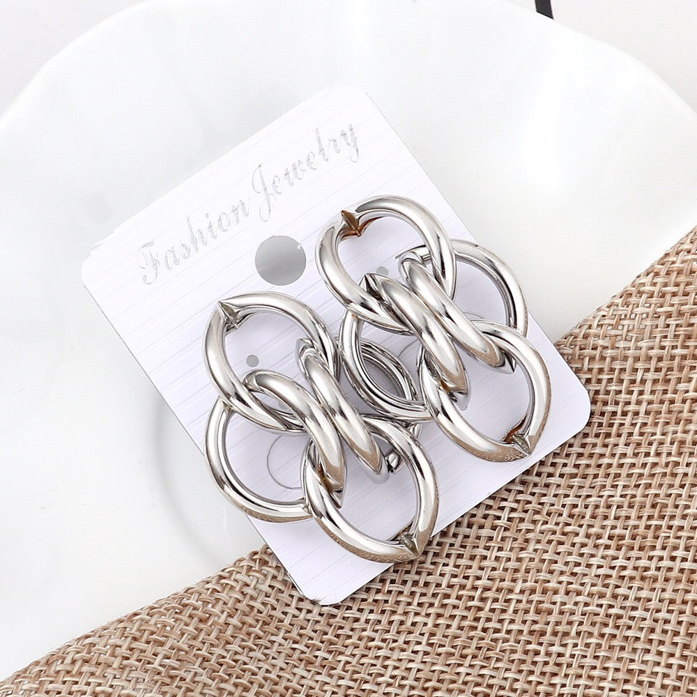 Interlocking hoop earrings