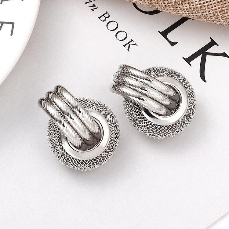 Linking honeycomb earrings