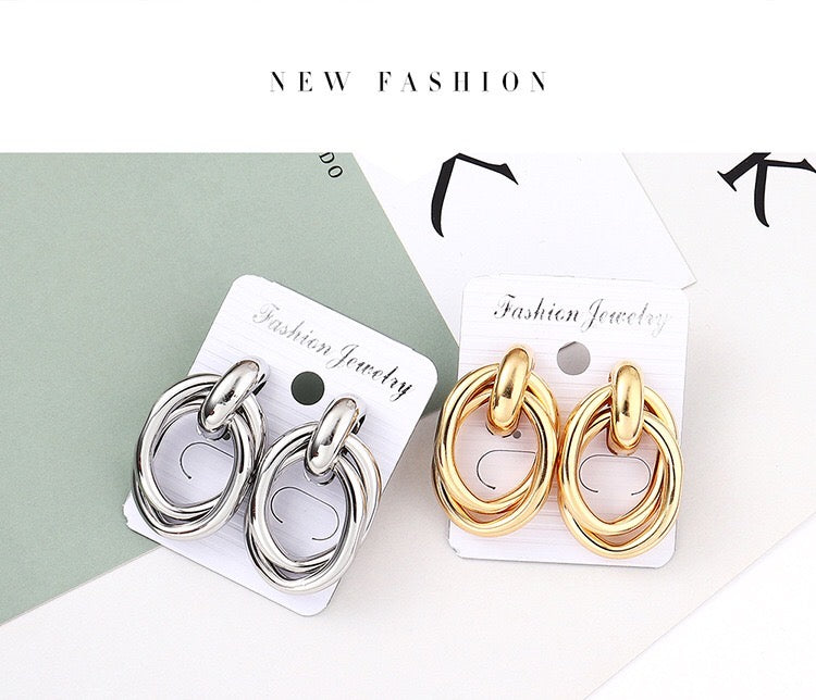 Crossed oval hoop earrings