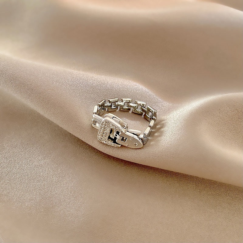 Adjustable Buckled Chain Ring
