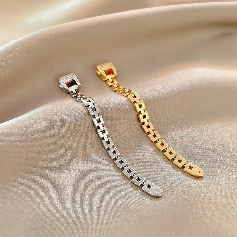 Adjustable Buckled Chain Ring