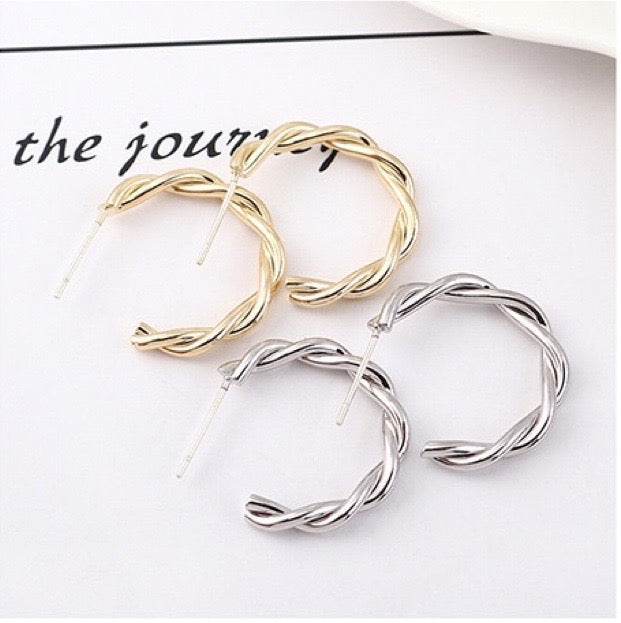 Delicate Twisted C-Shape Earrings