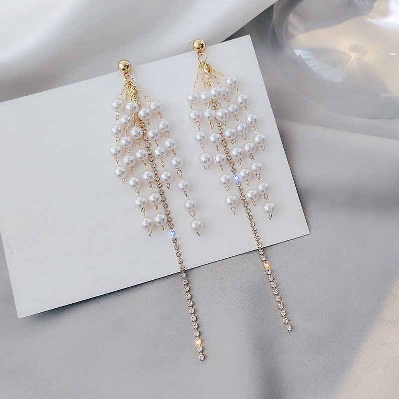 Multi-Strings Pearls with Single Slinky Rhinestones Earrings