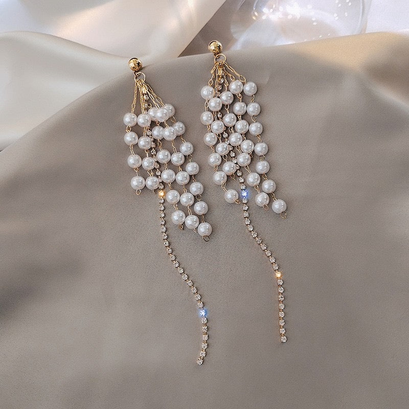 Multi-Strings Pearls with Single Slinky Rhinestones Earrings