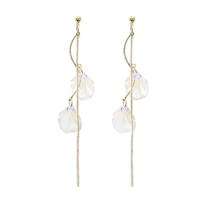 Shells on Sea Wave with Slinky Single Tassel Earrings