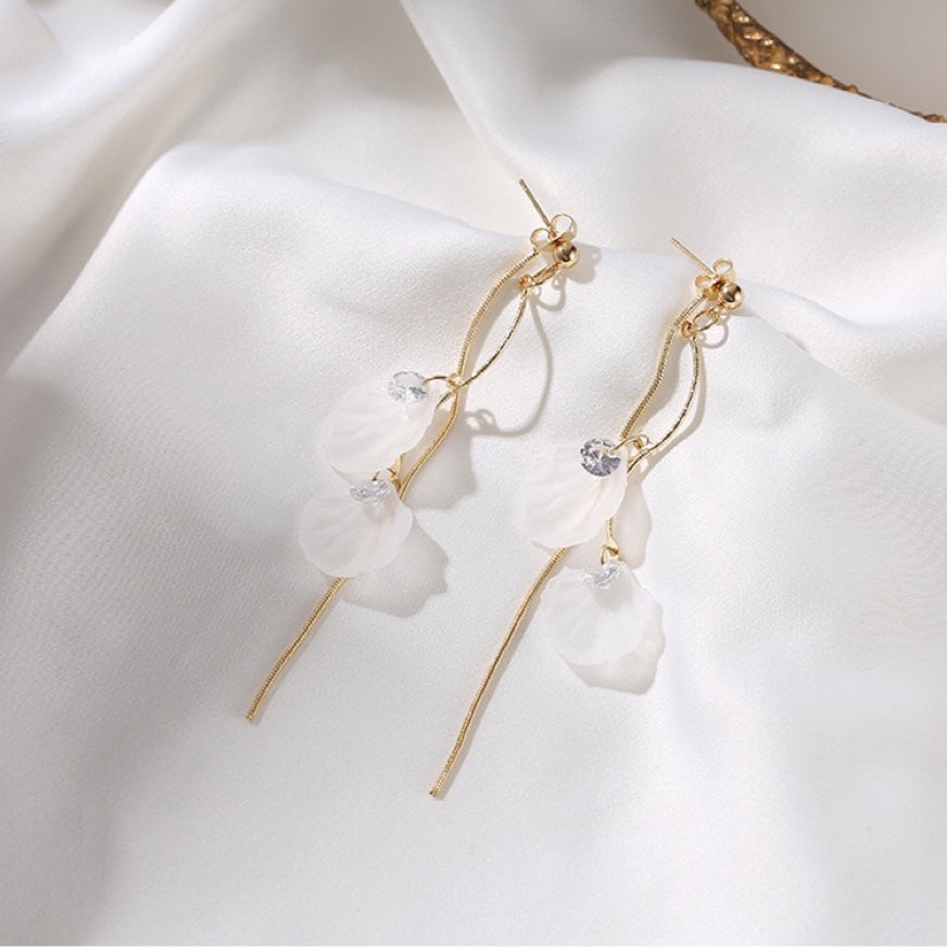 Shells on Sea Wave with Slinky Single Tassel Earrings