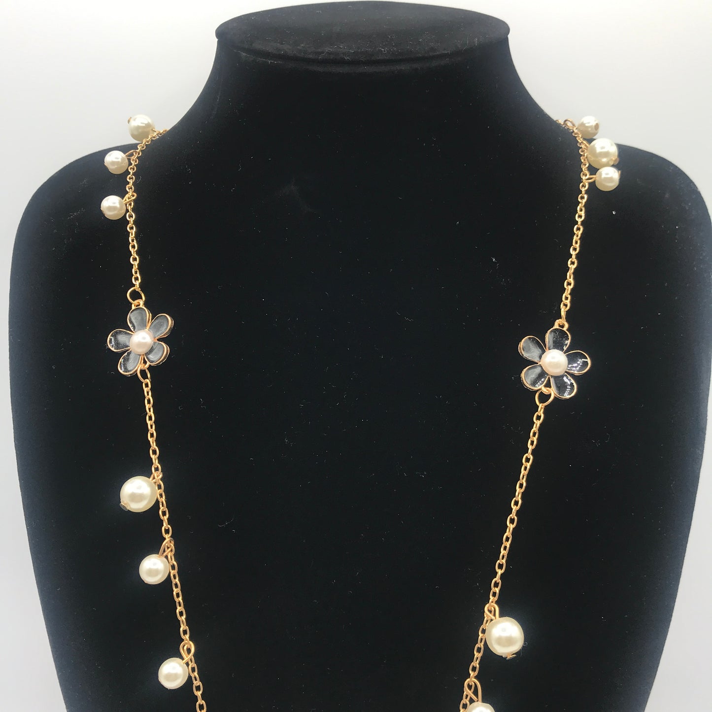 Five-petal flower with pearl sweater necklace
