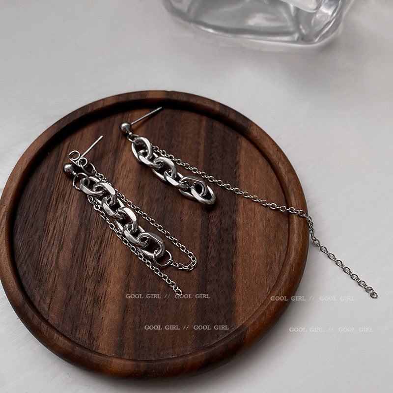 Asymmetric Two-Size Chain Earrings