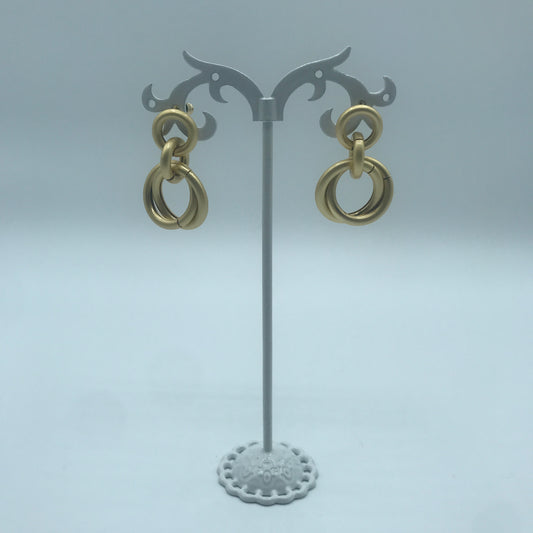 Linking crossed hoops earrings