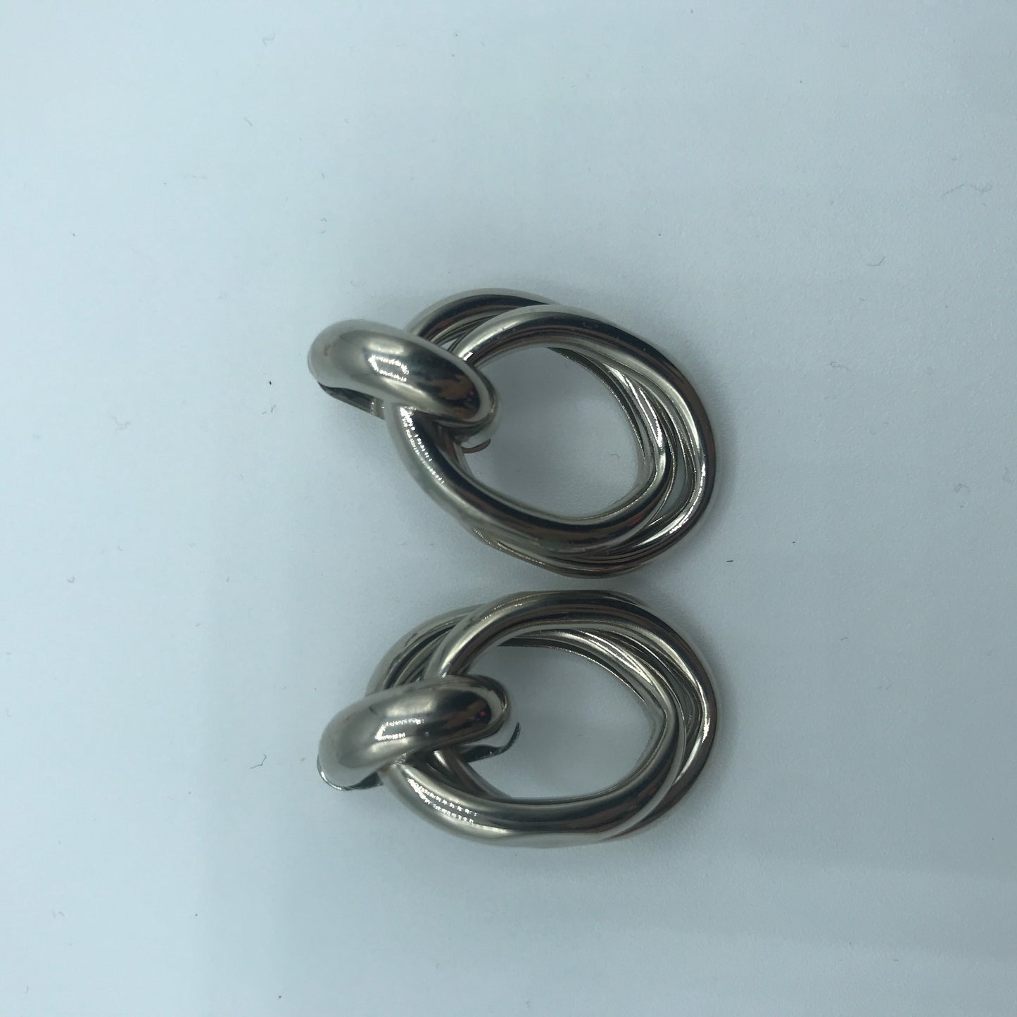 Crossed oval hoop earrings