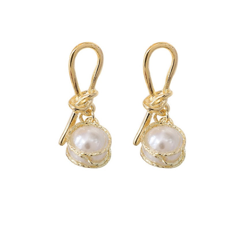Knotted Gold Wired Single Pearl Short Earrings
