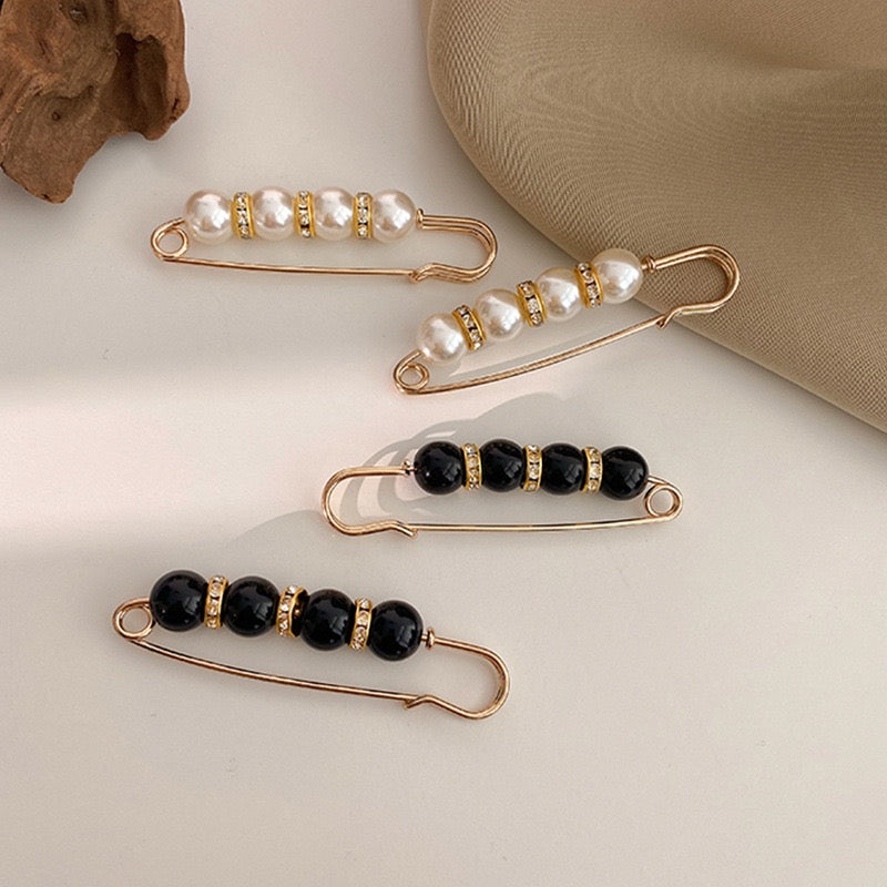 Waist-Adjustable Pearls Brooch