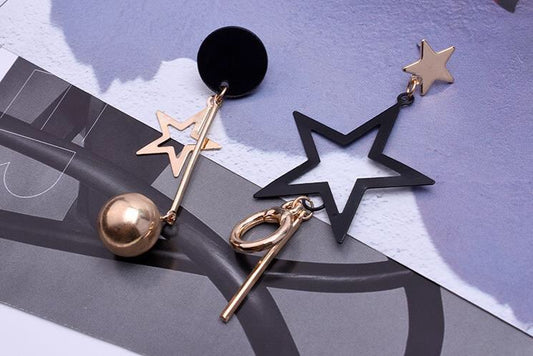 Asymmetric Black Gold Star Slinky Earrings