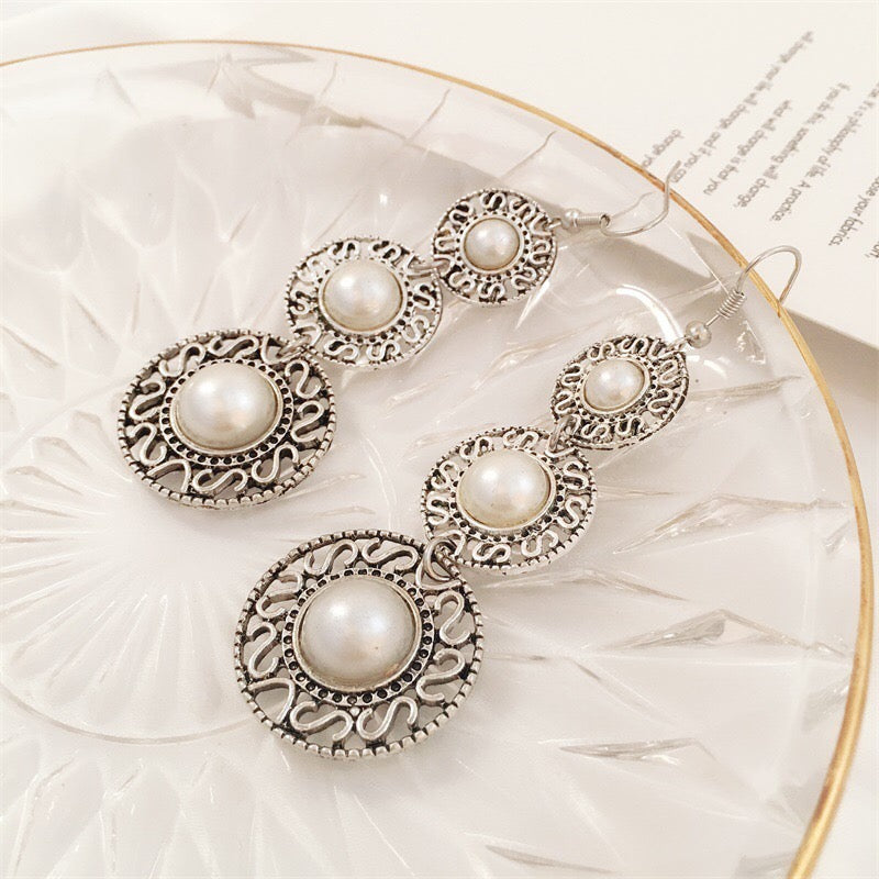 Triple pearl hat earrings